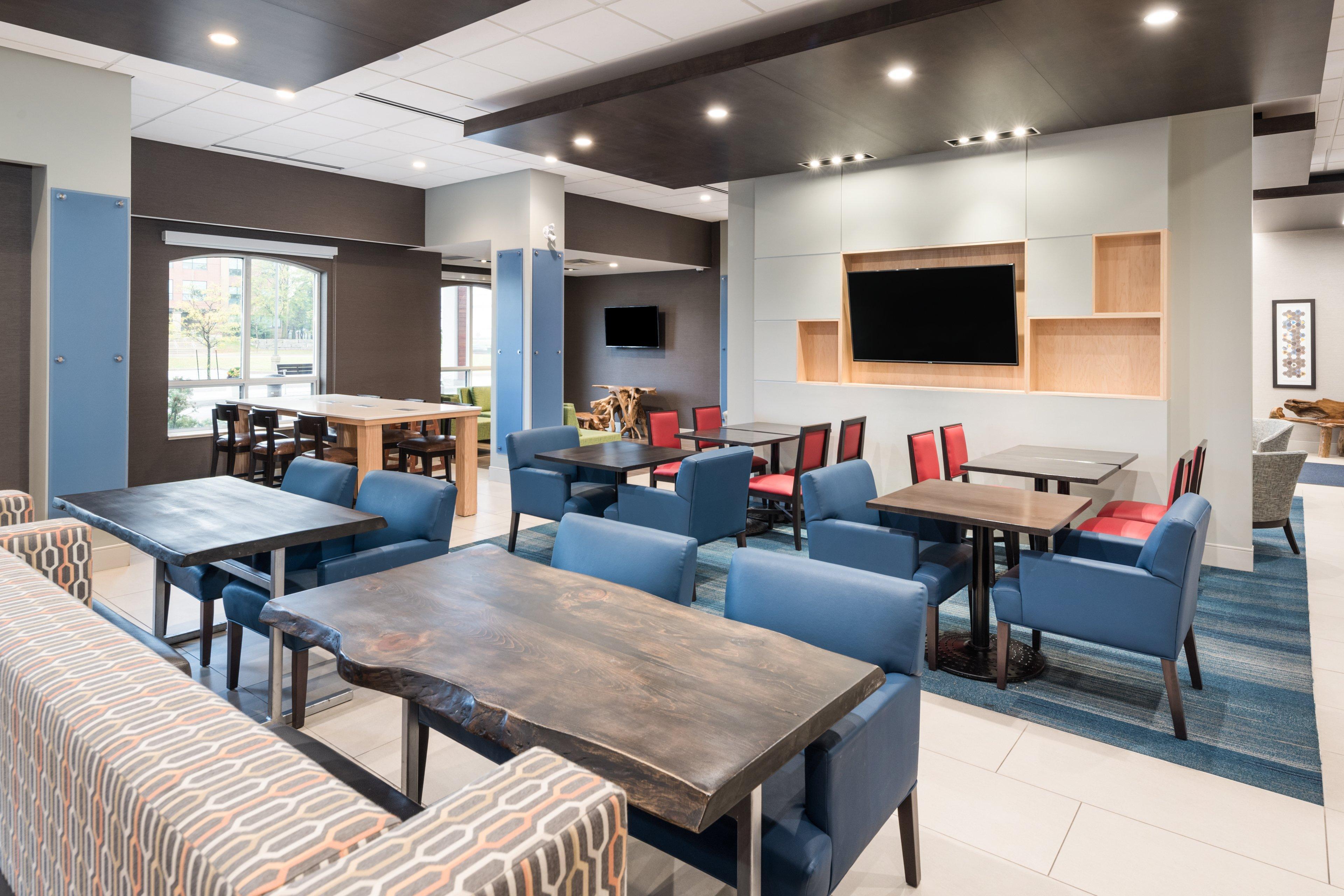 Holiday Inn Express Hotel & Suites Milton By Ihg Bagian luar foto