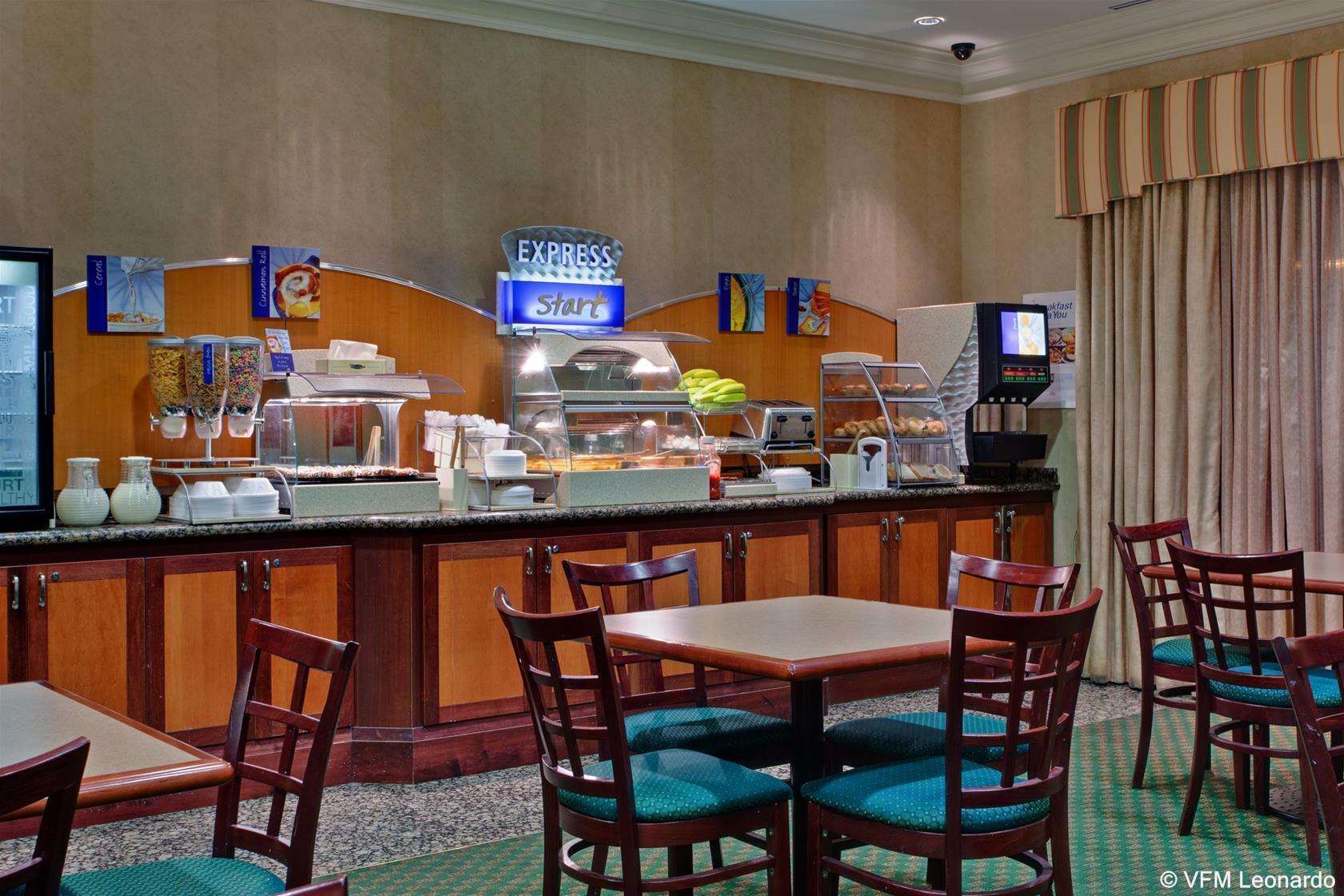 Holiday Inn Express Hotel & Suites Milton By Ihg Bagian luar foto