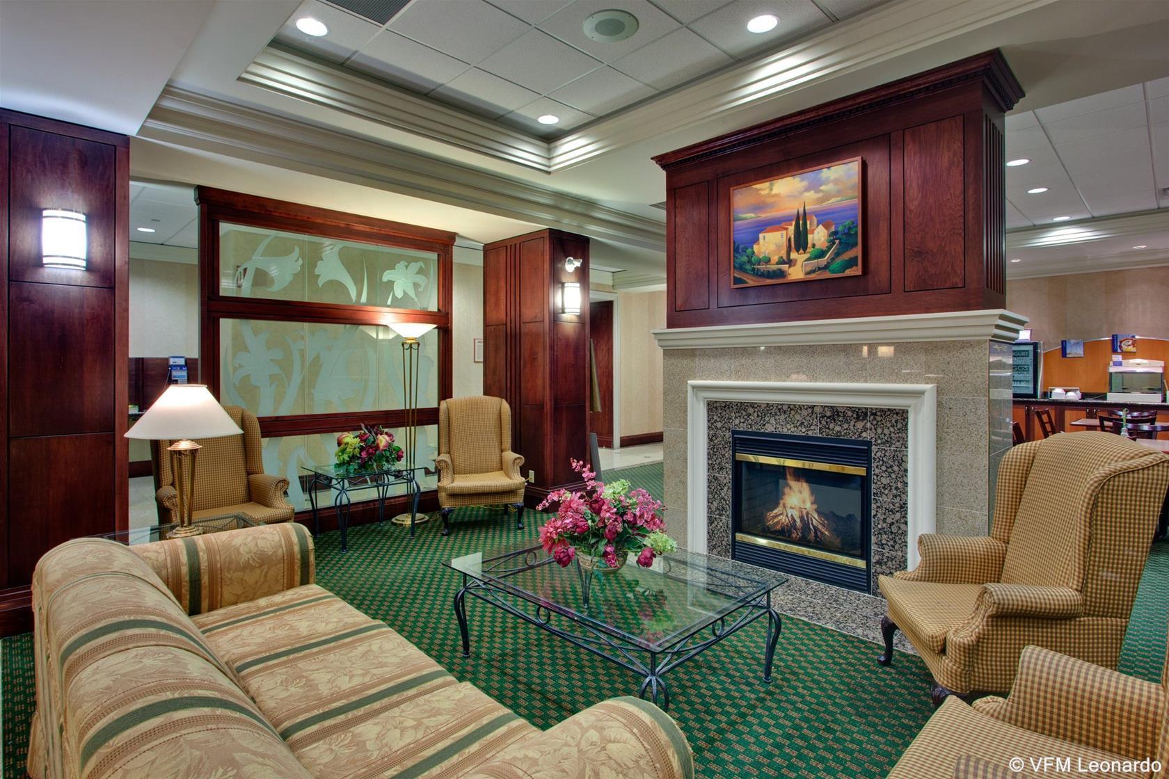 Holiday Inn Express Hotel & Suites Milton By Ihg Bagian luar foto