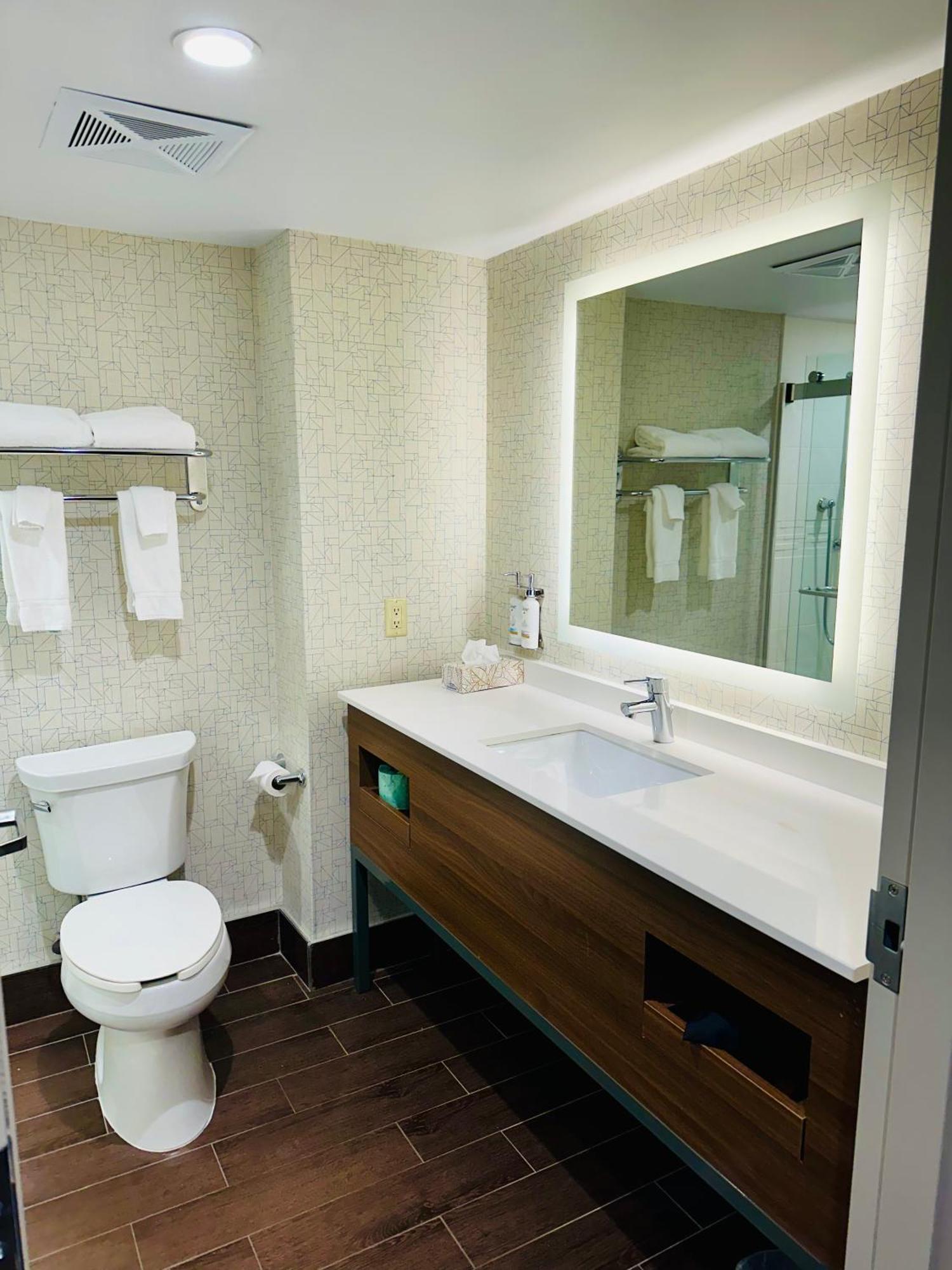 Holiday Inn Express Hotel & Suites Milton By Ihg Bagian luar foto