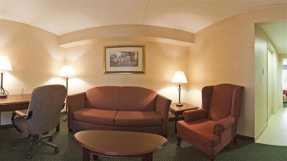 Holiday Inn Express Hotel & Suites Milton By Ihg Bagian luar foto