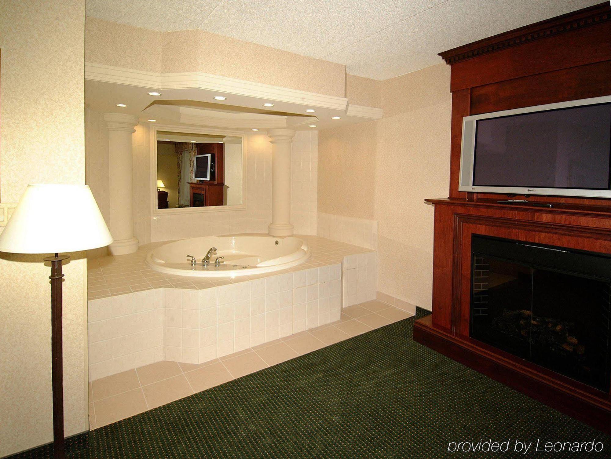 Holiday Inn Express Hotel & Suites Milton By Ihg Bagian luar foto