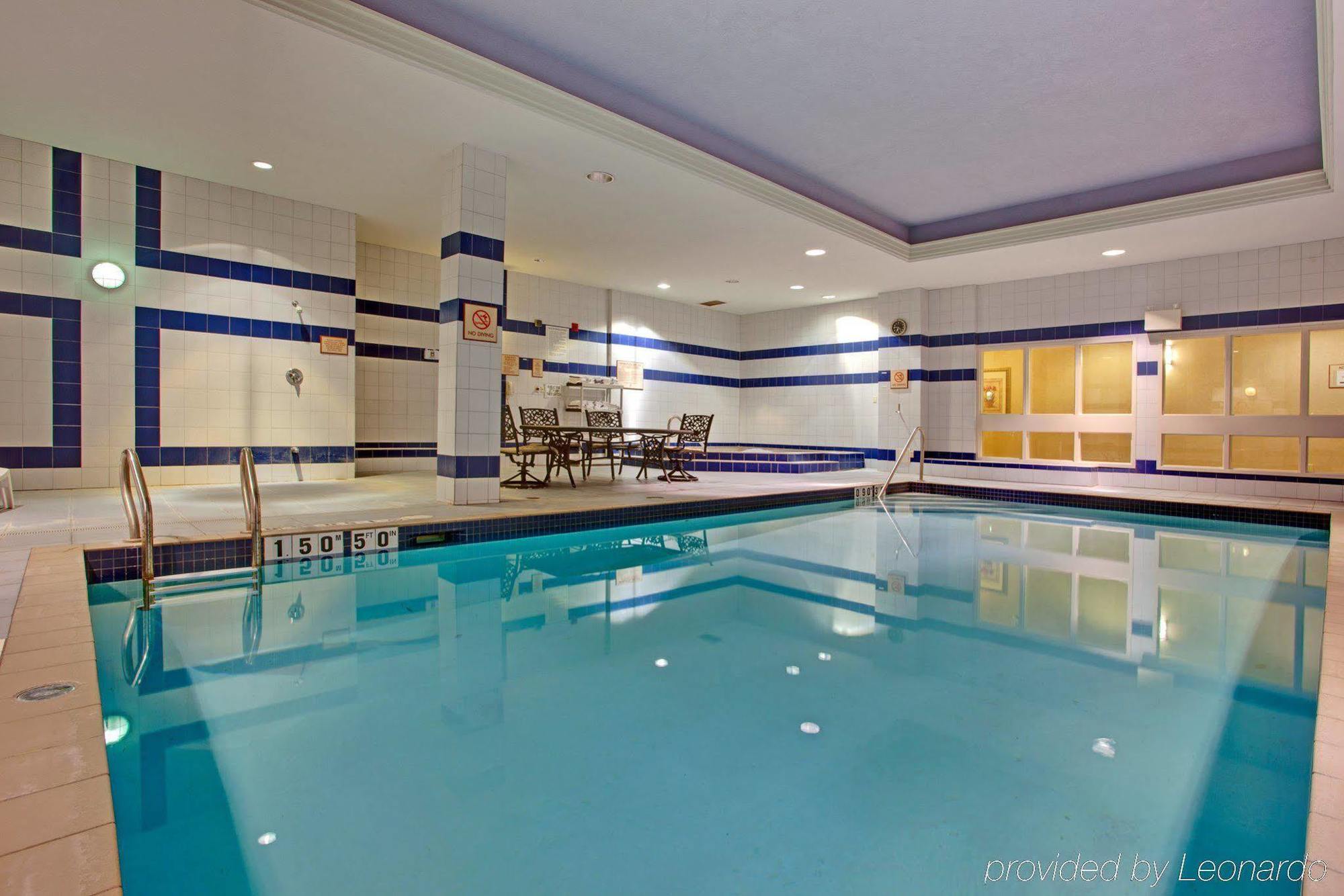 Holiday Inn Express Hotel & Suites Milton By Ihg Bagian luar foto