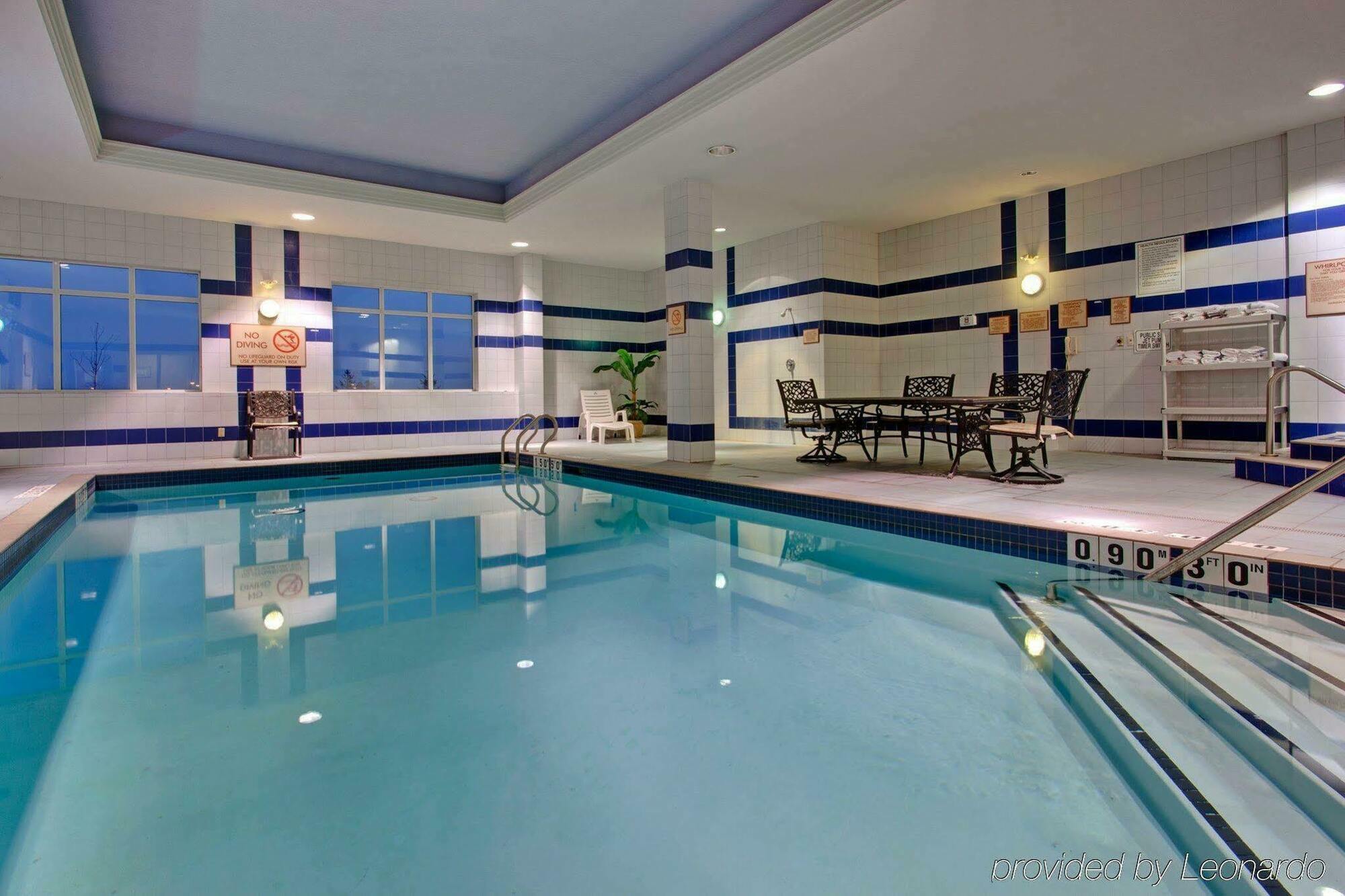 Holiday Inn Express Hotel & Suites Milton By Ihg Bagian luar foto